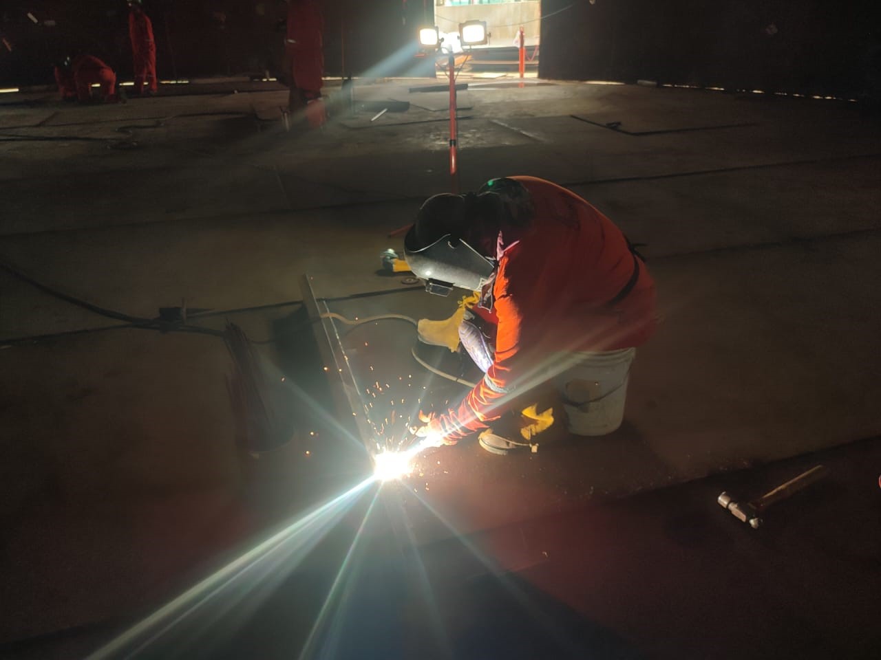 Soldadura de placas de fondo tanque